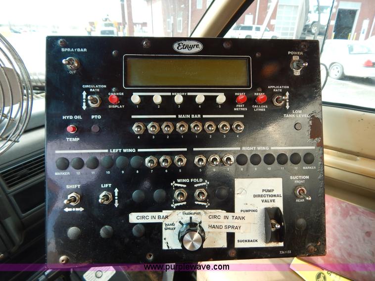 image for item I1089 1999 Chevrolet C8500 oil distributor truck