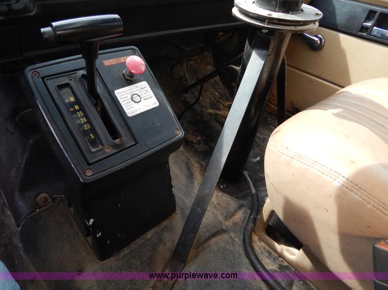 image for item I1089 1999 Chevrolet C8500 oil distributor truck