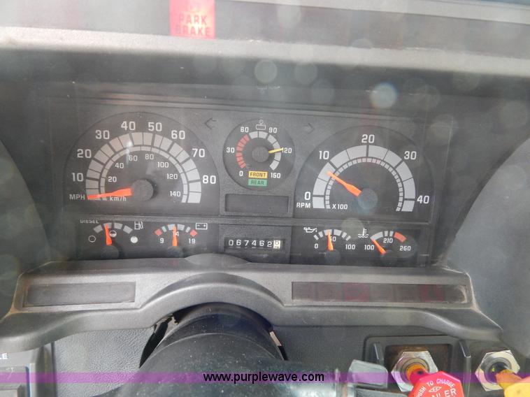 image for item I1089 1999 Chevrolet C8500 oil distributor truck