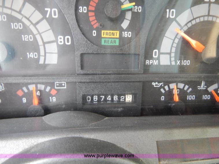 image for item I1089 1999 Chevrolet C8500 oil distributor truck