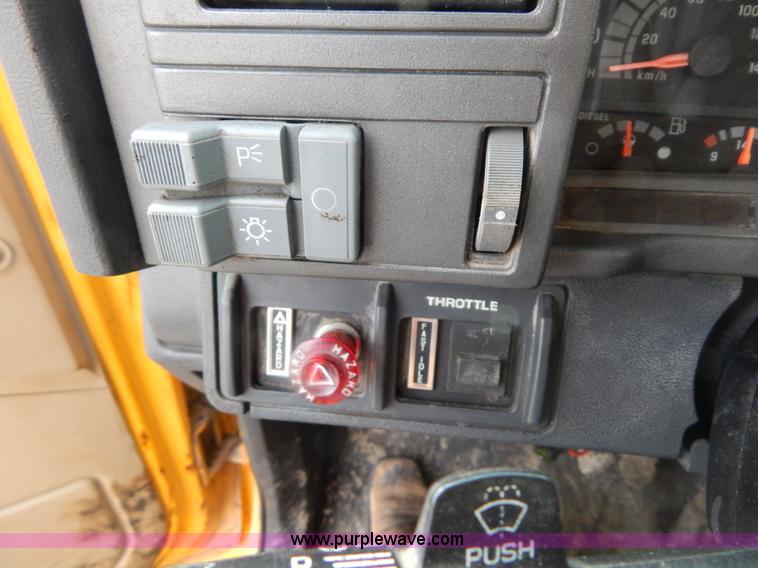 image for item I1089 1999 Chevrolet C8500 oil distributor truck