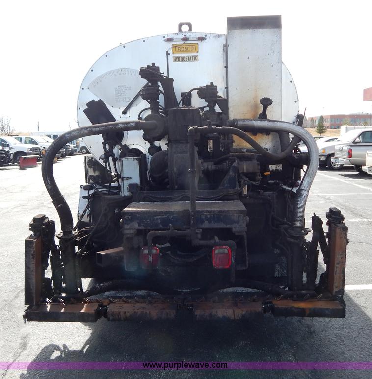 image for item I1090 1998 International 4900 oil distributor truck