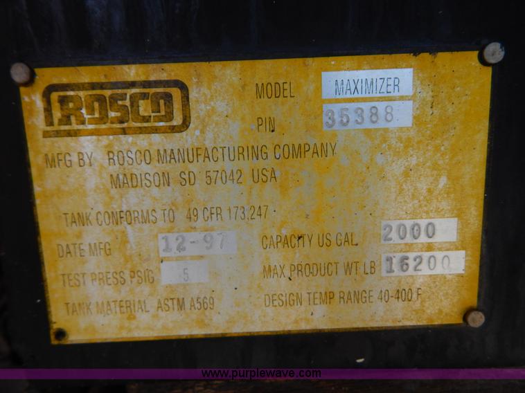 image for item I1090 1998 International 4900 oil distributor truck