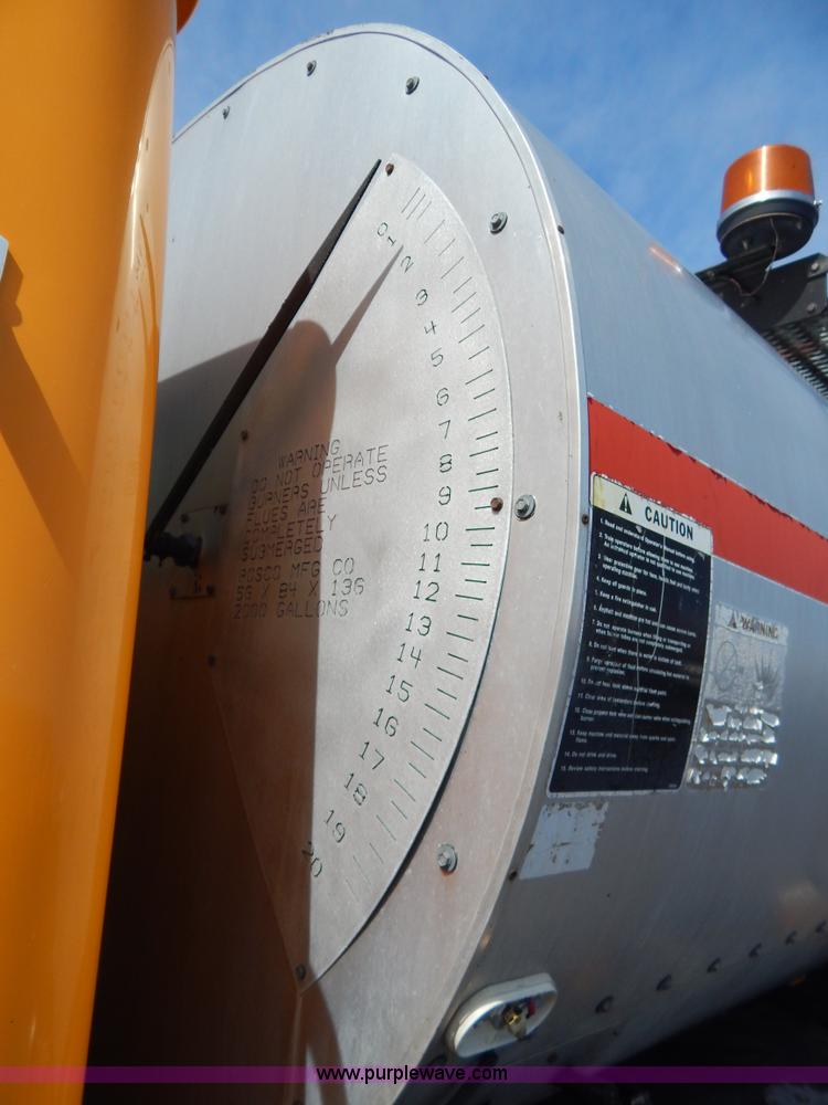 image for item I1090 1998 International 4900 oil distributor truck