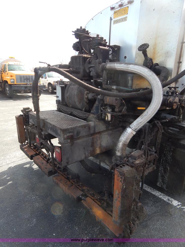 image for item I1090 1998 International 4900 oil distributor truck