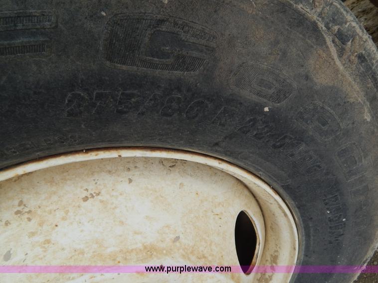 image for item I1129 1984 International C09670 water truck