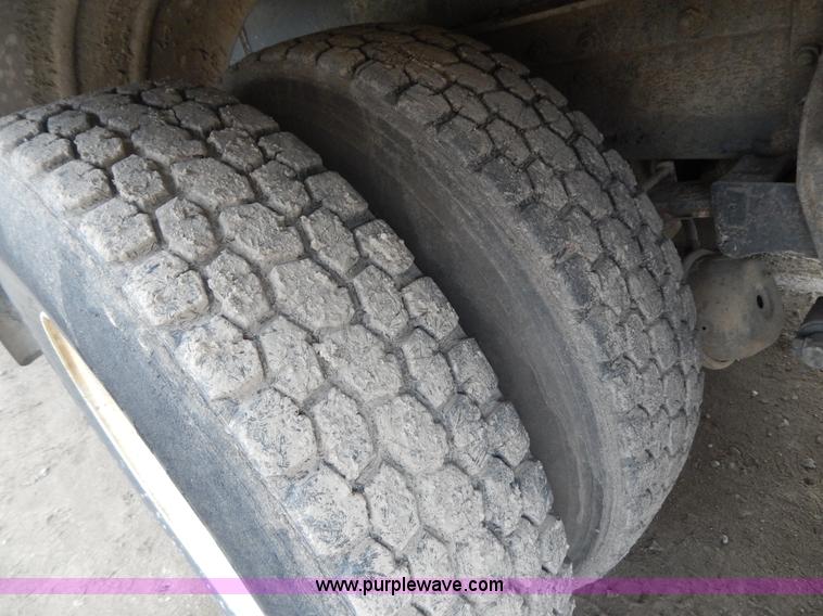 image for item I1129 1984 International C09670 water truck