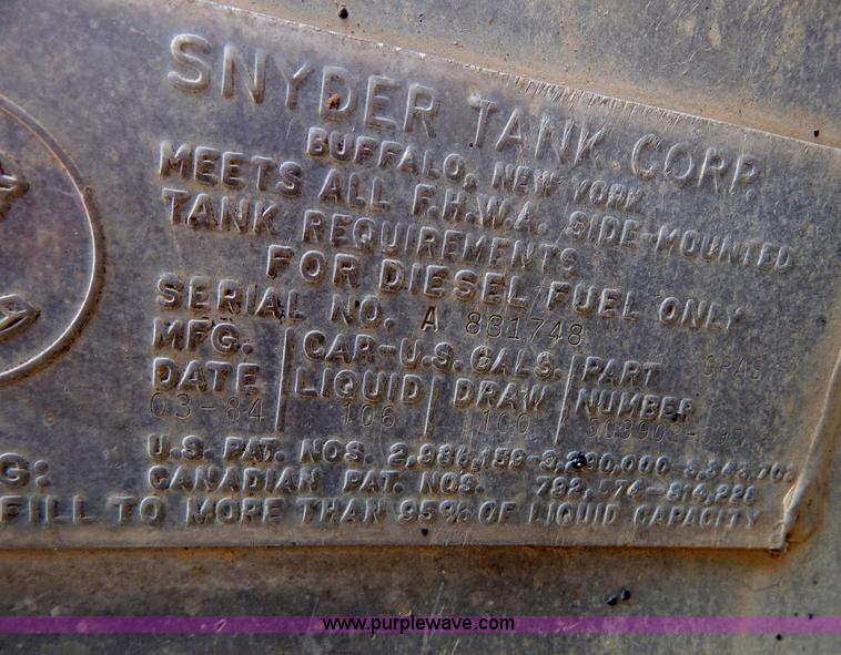 image for item I1129 1984 International C09670 water truck