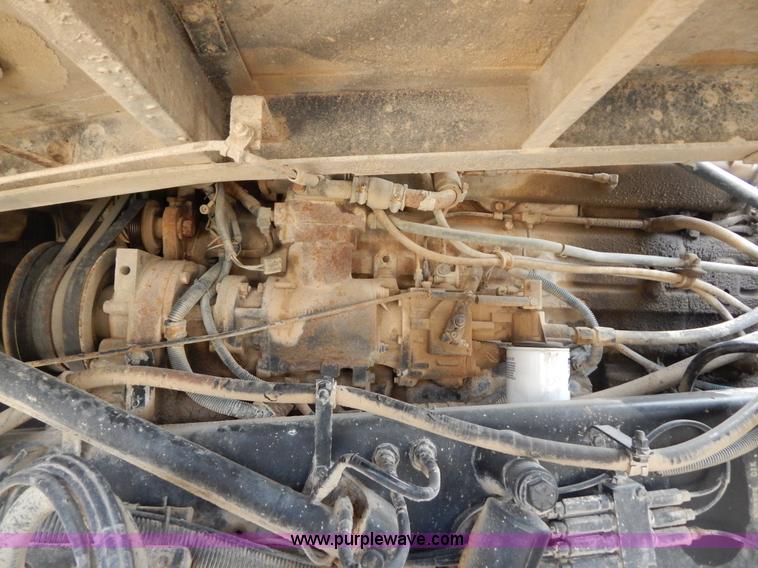 image for item I1129 1984 International C09670 water truck