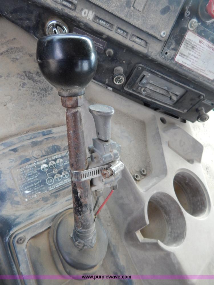 image for item I1129 1984 International C09670 water truck