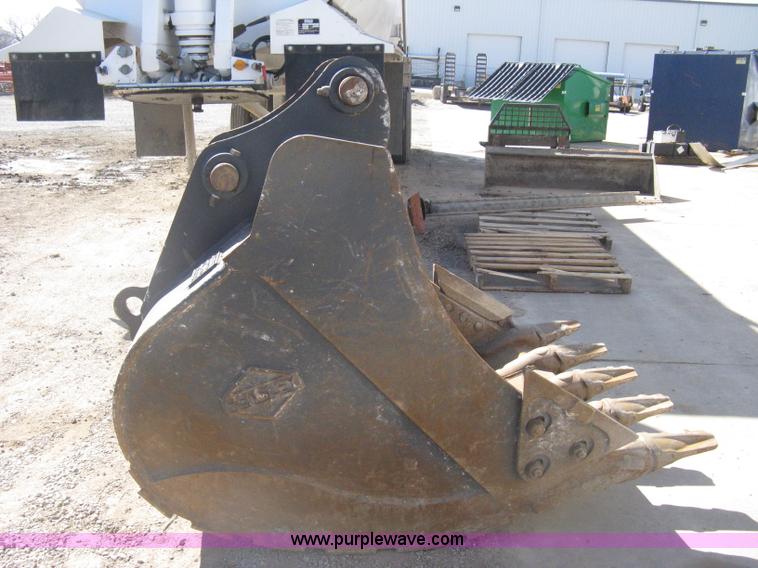 image for item I5570 Hensley excavator bucket