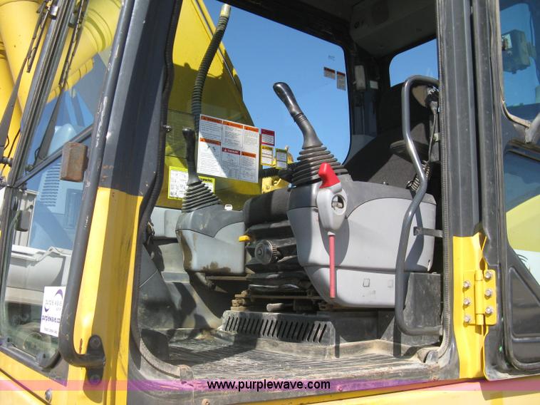 image for item I5572 2002 Komatsu PC270LC-7 excavator