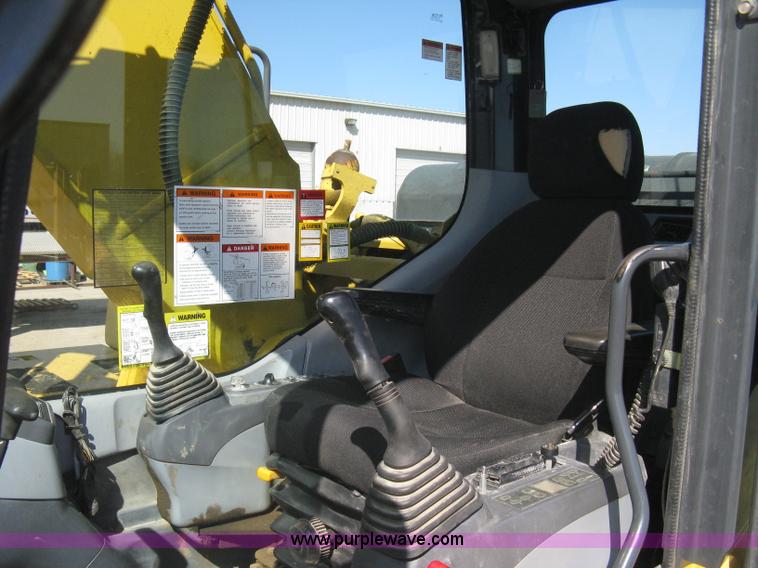 image for item I5572 2002 Komatsu PC270LC-7 excavator