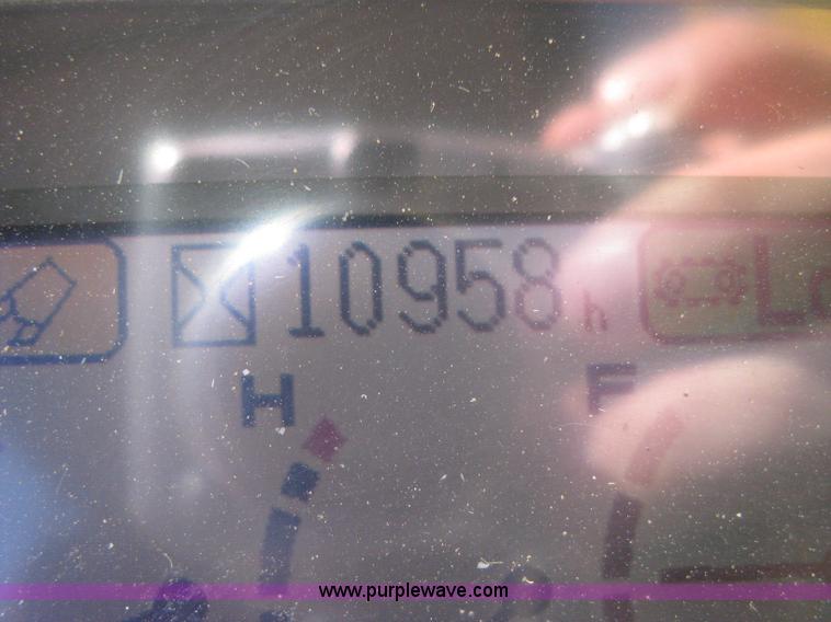 image for item I5572 2002 Komatsu PC270LC-7 excavator