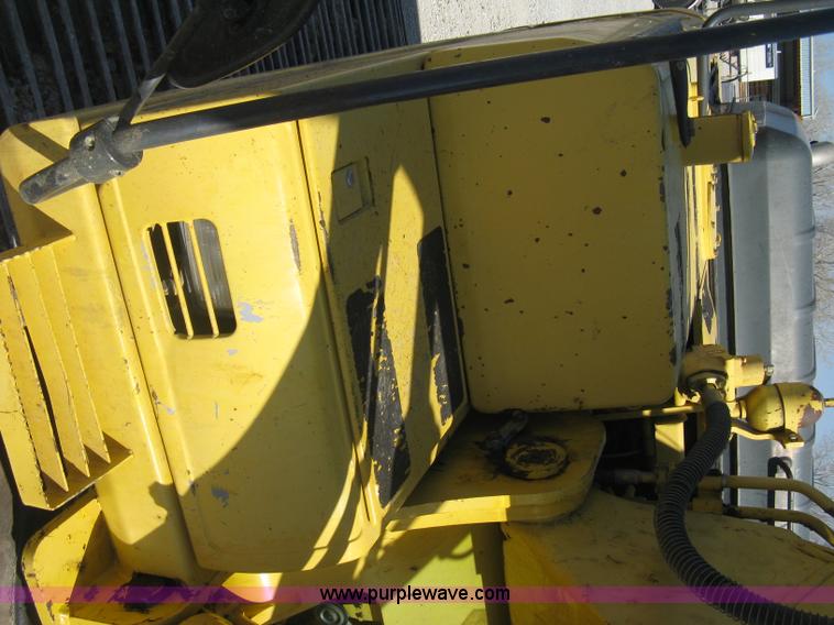 image for item I5572 2002 Komatsu PC270LC-7 excavator