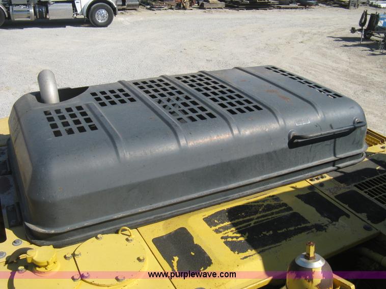 image for item I5572 2002 Komatsu PC270LC-7 excavator