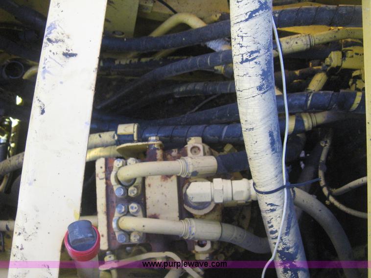 image for item I5572 2002 Komatsu PC270LC-7 excavator