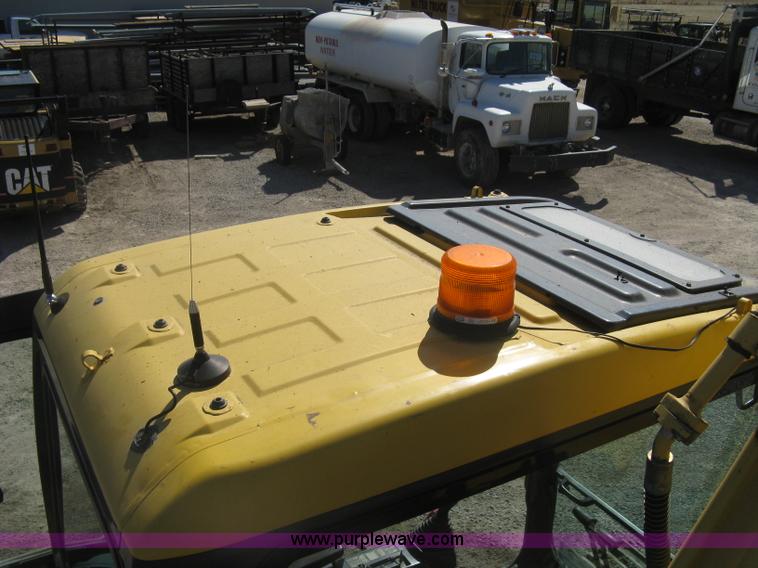 image for item I5572 2002 Komatsu PC270LC-7 excavator