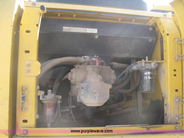 image for item I5572 2002 Komatsu PC270LC-7 excavator