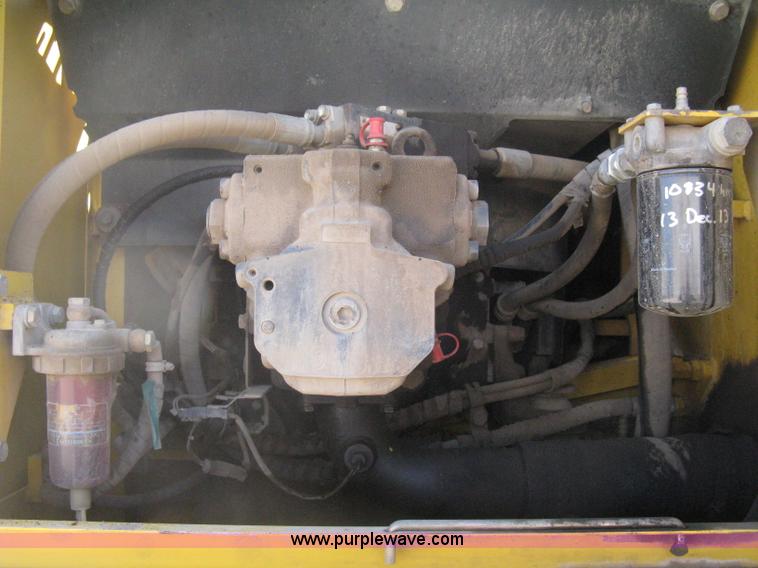 image for item I5572 2002 Komatsu PC270LC-7 excavator