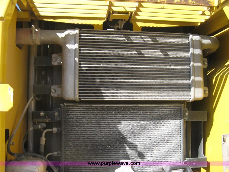 image for item I5572 2002 Komatsu PC270LC-7 excavator