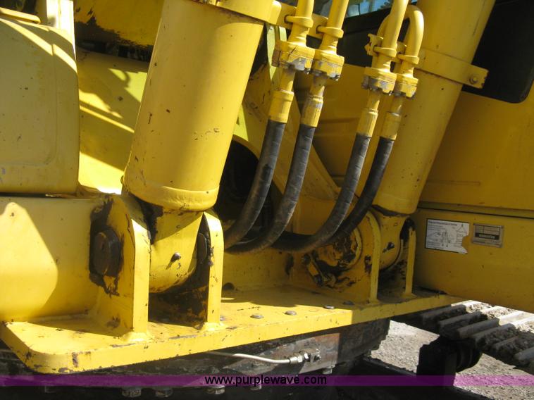 image for item I5572 2002 Komatsu PC270LC-7 excavator