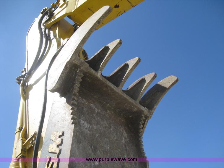image for item I5572 2002 Komatsu PC270LC-7 excavator
