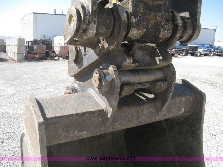 image for item I5572 2002 Komatsu PC270LC-7 excavator
