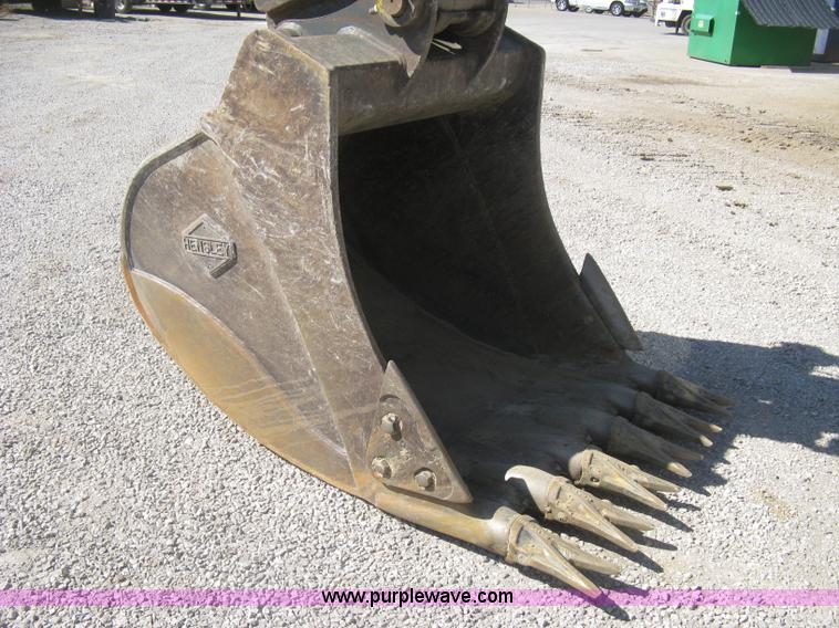 image for item I5572 2002 Komatsu PC270LC-7 excavator