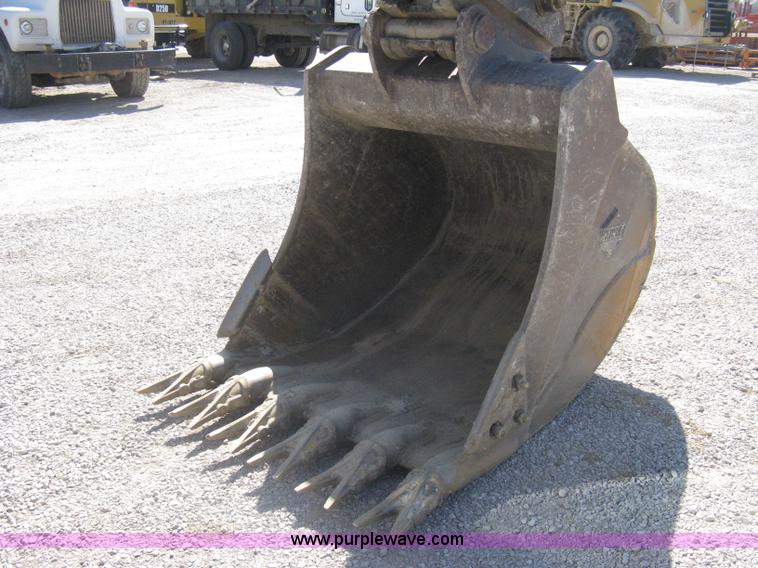 image for item I5572 2002 Komatsu PC270LC-7 excavator