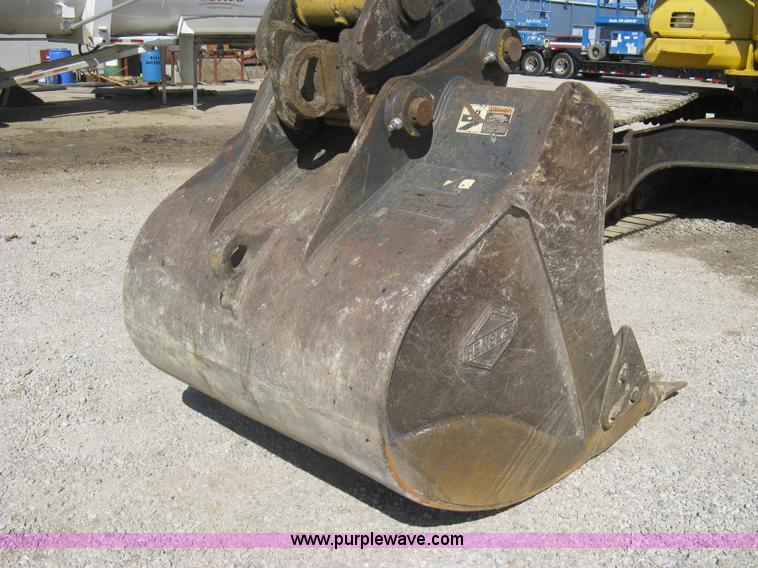 image for item I5572 2002 Komatsu PC270LC-7 excavator