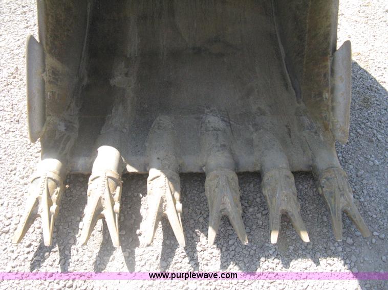 image for item I5572 2002 Komatsu PC270LC-7 excavator