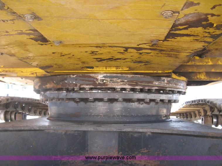 image for item I5572 2002 Komatsu PC270LC-7 excavator