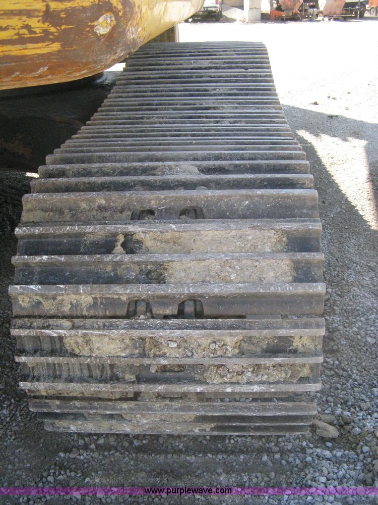 image for item I5572 2002 Komatsu PC270LC-7 excavator