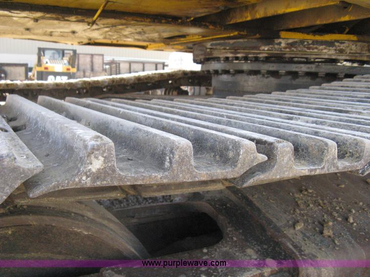 image for item I5572 2002 Komatsu PC270LC-7 excavator