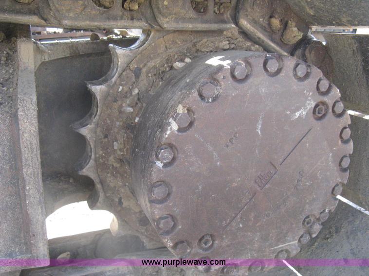 image for item I5572 2002 Komatsu PC270LC-7 excavator