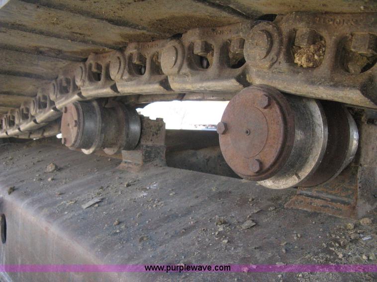 image for item I5572 2002 Komatsu PC270LC-7 excavator