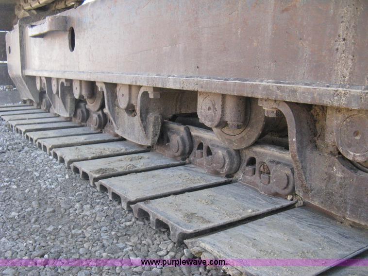 image for item I5572 2002 Komatsu PC270LC-7 excavator