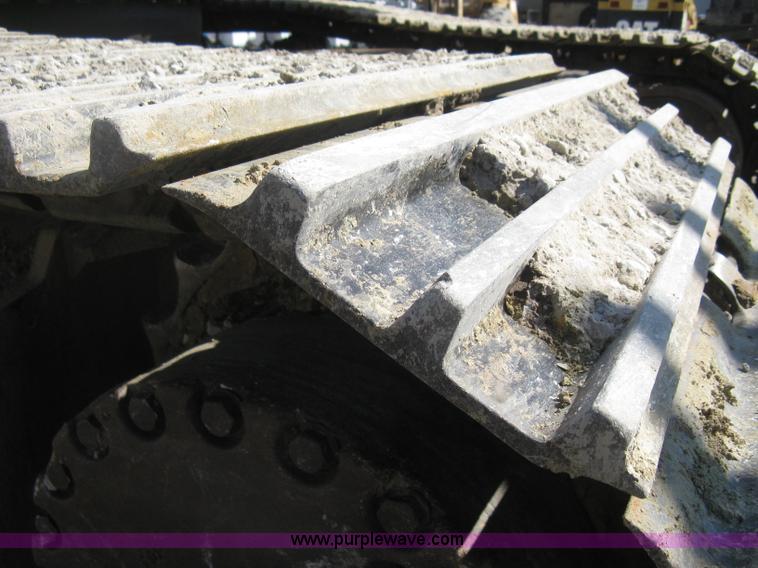 image for item I5572 2002 Komatsu PC270LC-7 excavator