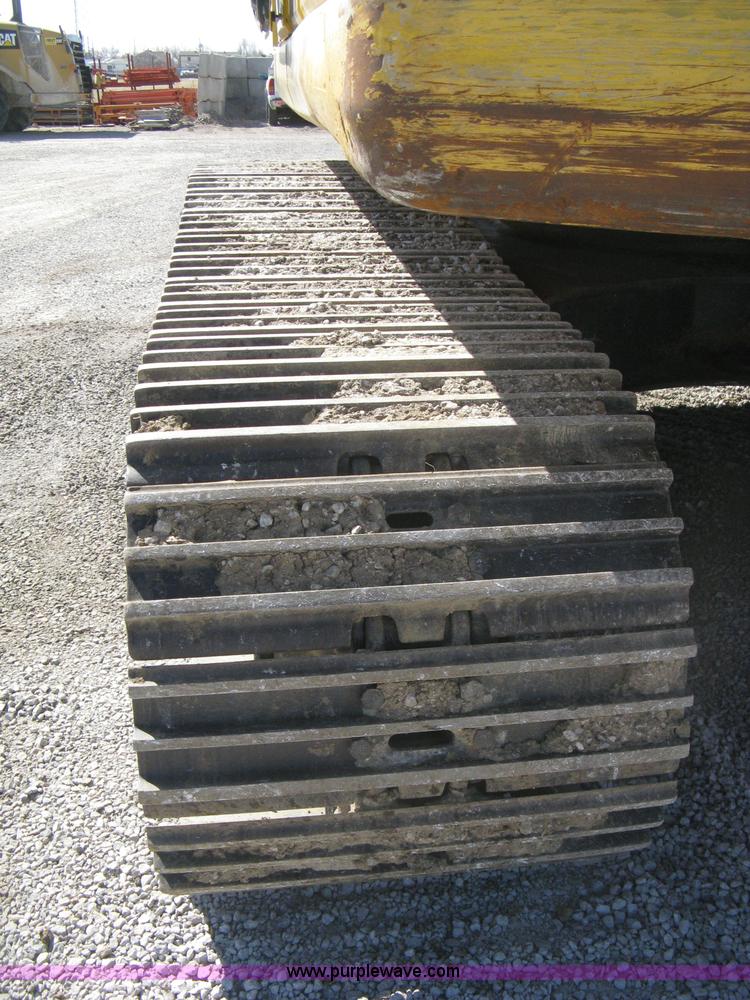 image for item I5572 2002 Komatsu PC270LC-7 excavator