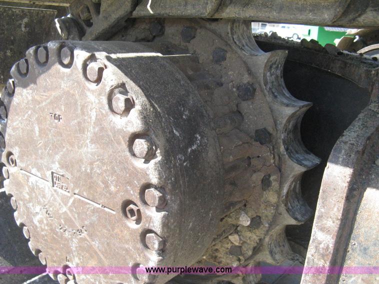 image for item I5572 2002 Komatsu PC270LC-7 excavator