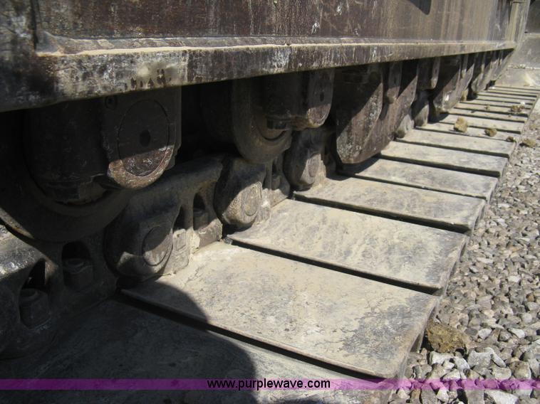 image for item I5572 2002 Komatsu PC270LC-7 excavator