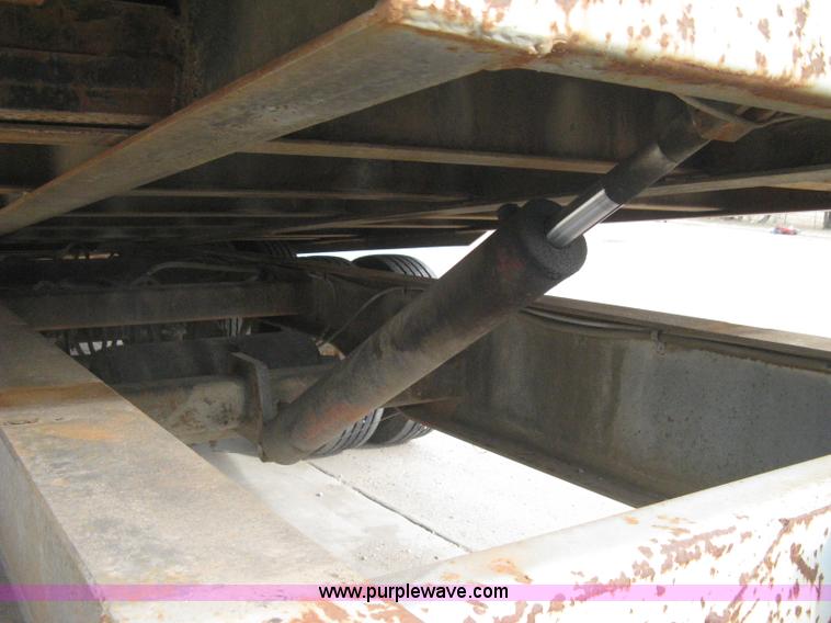 image for item I5577 2001 Interstate 40TDL tilt deck trailer