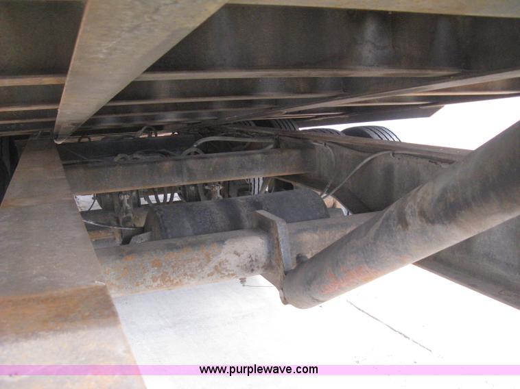 image for item I5577 2001 Interstate 40TDL tilt deck trailer