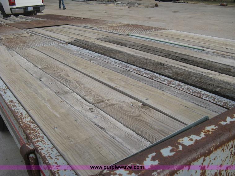 image for item I5577 2001 Interstate 40TDL tilt deck trailer