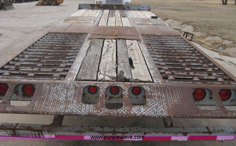 image for item I5577 2001 Interstate 40TDL tilt deck trailer