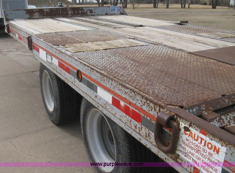 image for item I5577 2001 Interstate 40TDL tilt deck trailer