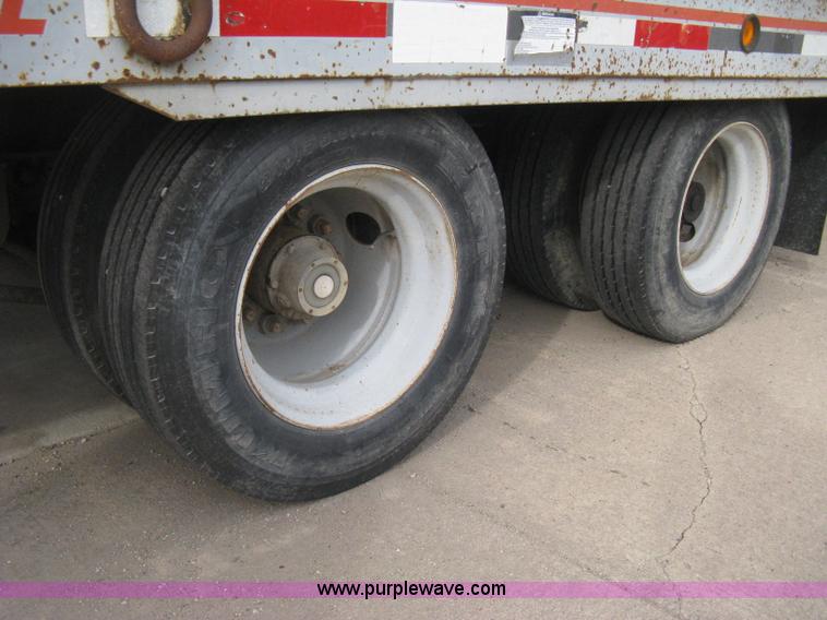 image for item I5577 2001 Interstate 40TDL tilt deck trailer