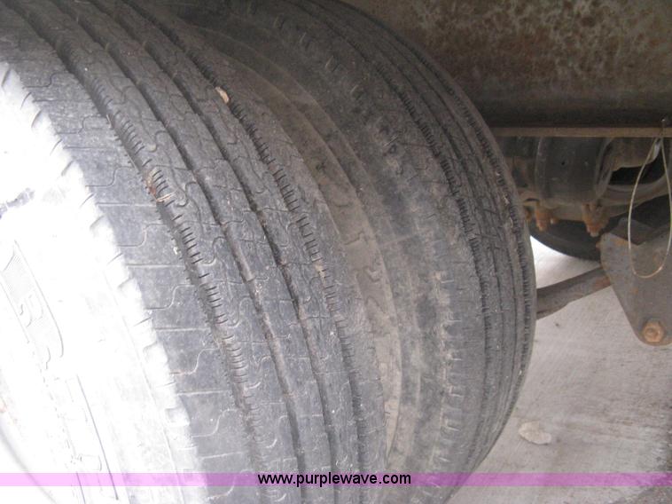 image for item I5577 2001 Interstate 40TDL tilt deck trailer