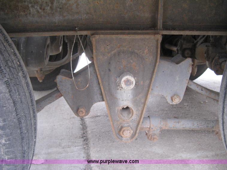 image for item I5577 2001 Interstate 40TDL tilt deck trailer